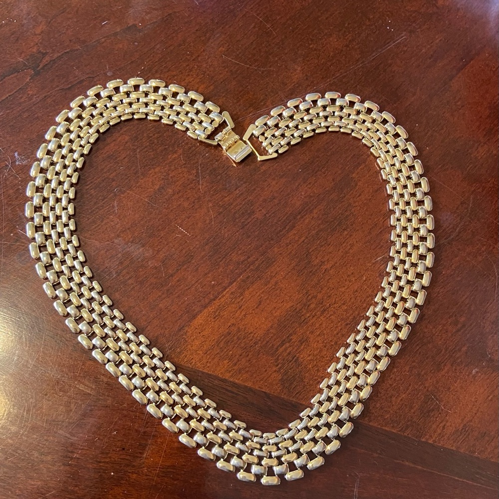 Vintage necklace. Not gold. In very good chape 14 k gold plaid.